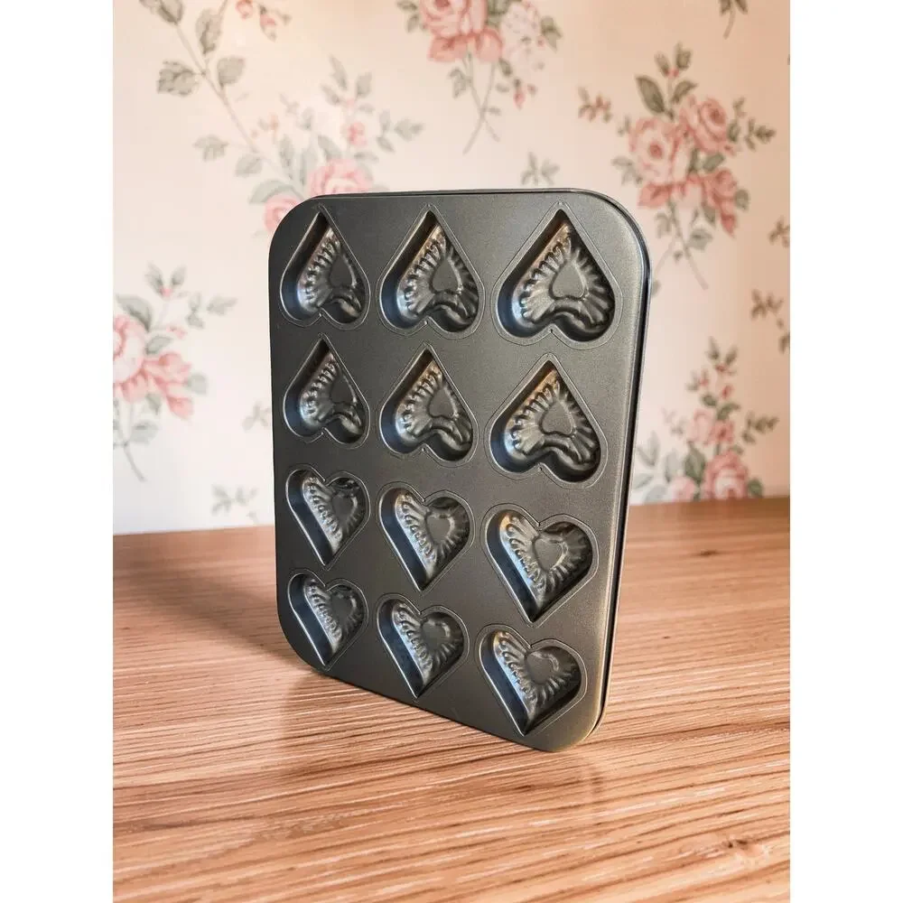 12-Cavity Mini Heart Cake Baking Pan Nonstick Fluted Valentine Brownie Molda